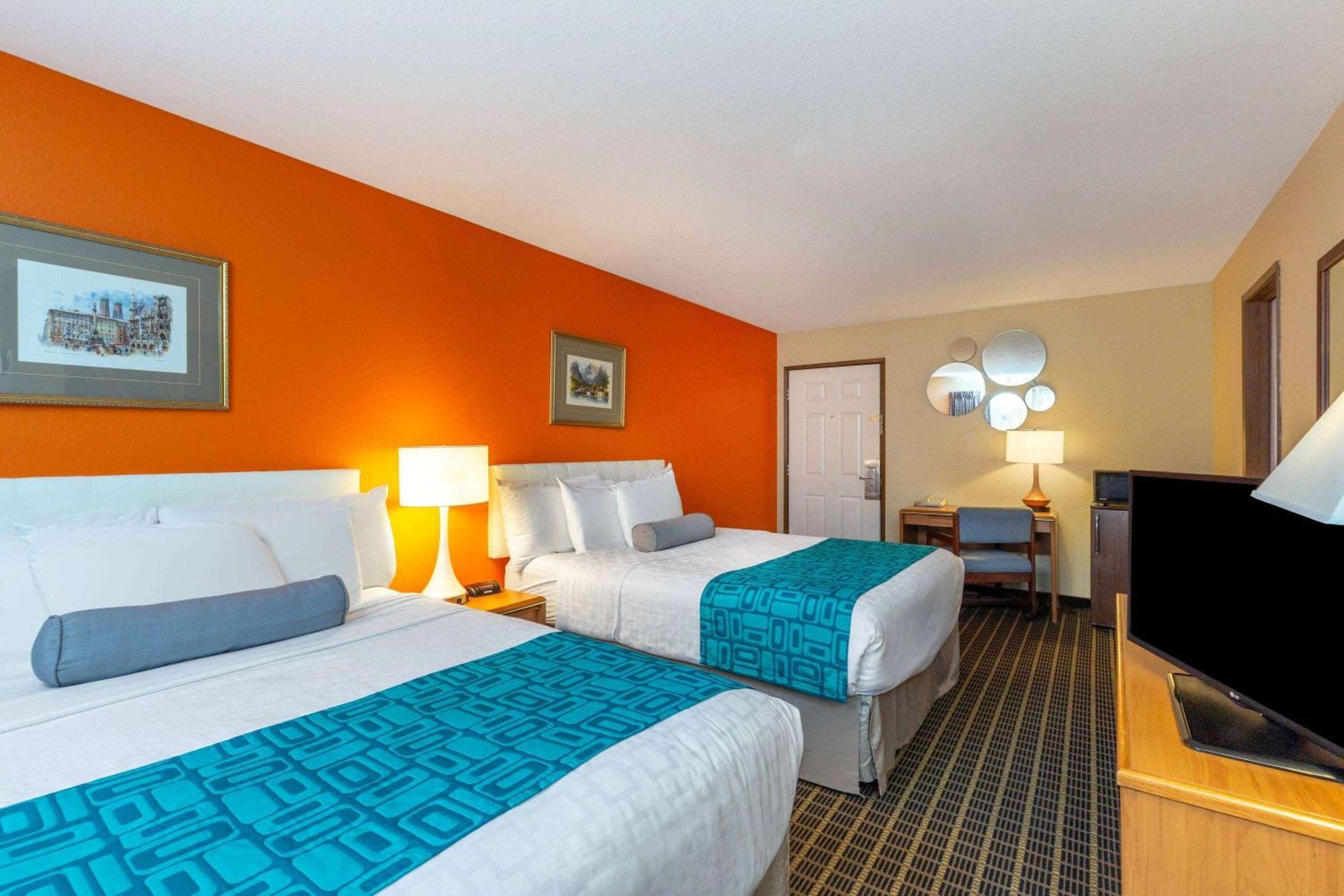 Queen Room Two Queen Beds Bath Tub Mobility Accessible or Pet Friendly Non-Smoking,1281979570:JPEG