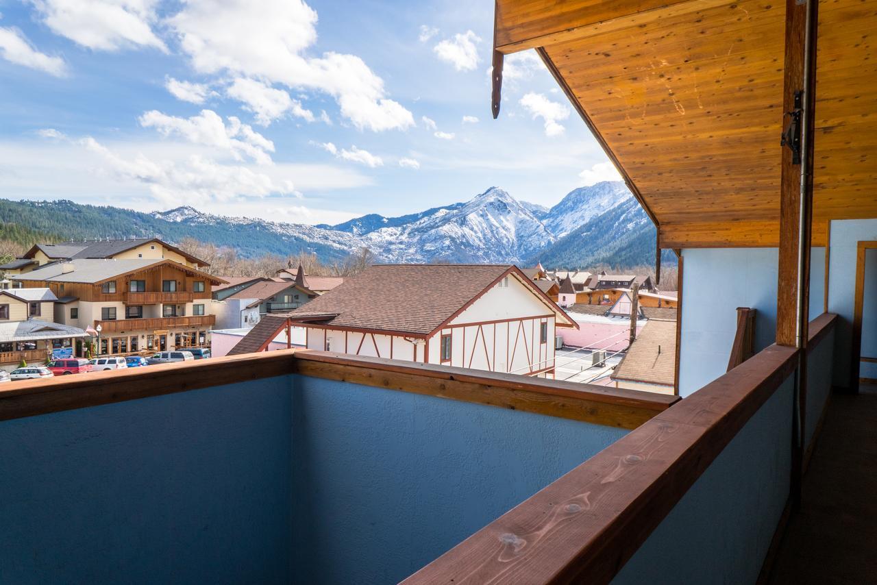 Dream Suites 1; Studio Balcony Located on Front Street downtown Leavenworth directly behind the Obertal Inn